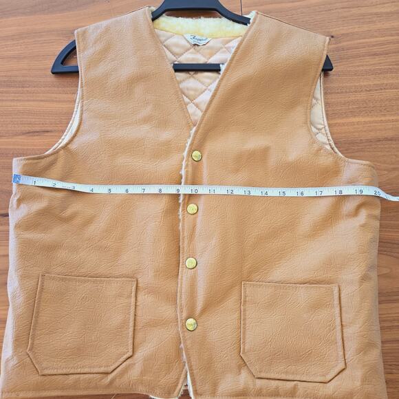 Finger Hut Vintage Mens Faux Leather Vest Snap Front Pockets 40 l/xl Tan dadcore - Picture 6 of 7